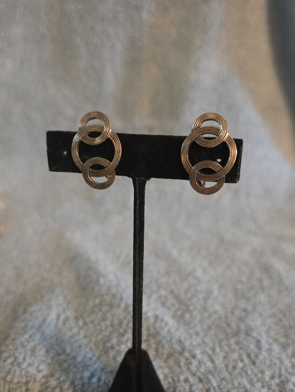 Elegant Gold Tone Linked Circle Earrings